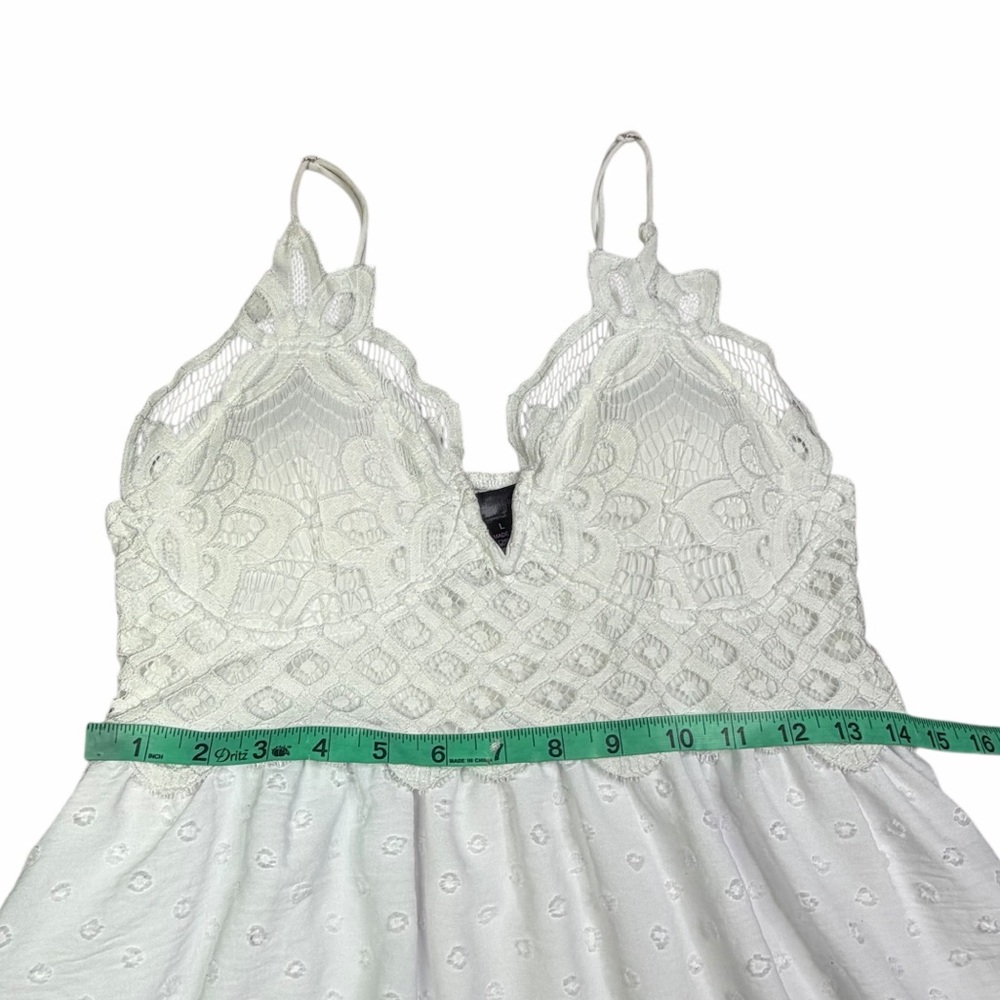 10/$25🦋 Faded Rose White Lace Crochet V-Neck Babydoll Mini Dress - Size Large - Picture 14 of 15